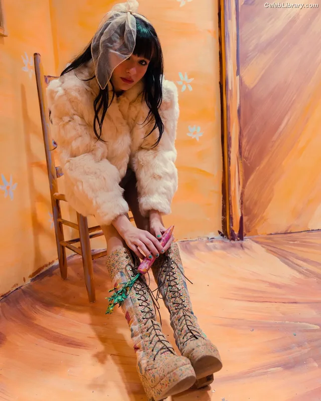 Malina Weissman photo 8 of 498