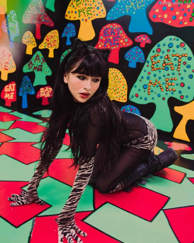 Malina Weissman photo 9 of 498