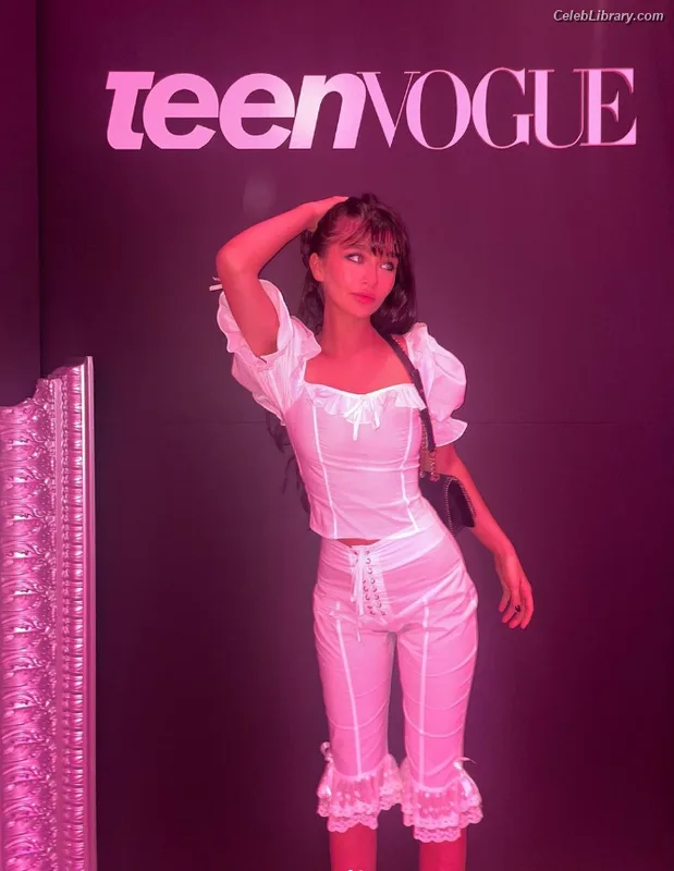 Malina Weissman photo 22 of 498