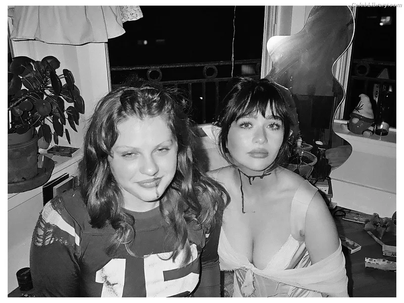 Malina Weissman photo 5 of 498