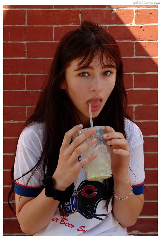Malina Weissman photo 9 of 498