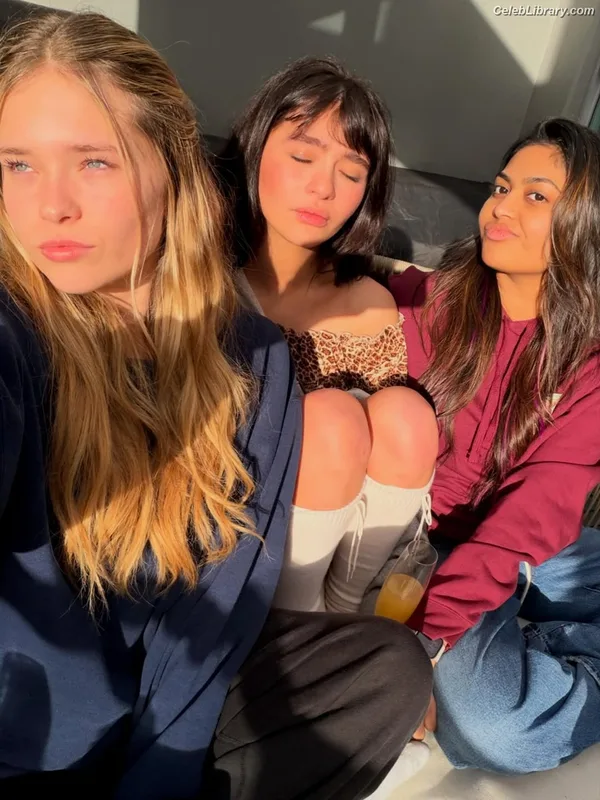 Malina Weissman photo 24 of 498