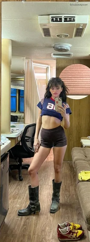 Malina Weissman photo 1 of 498