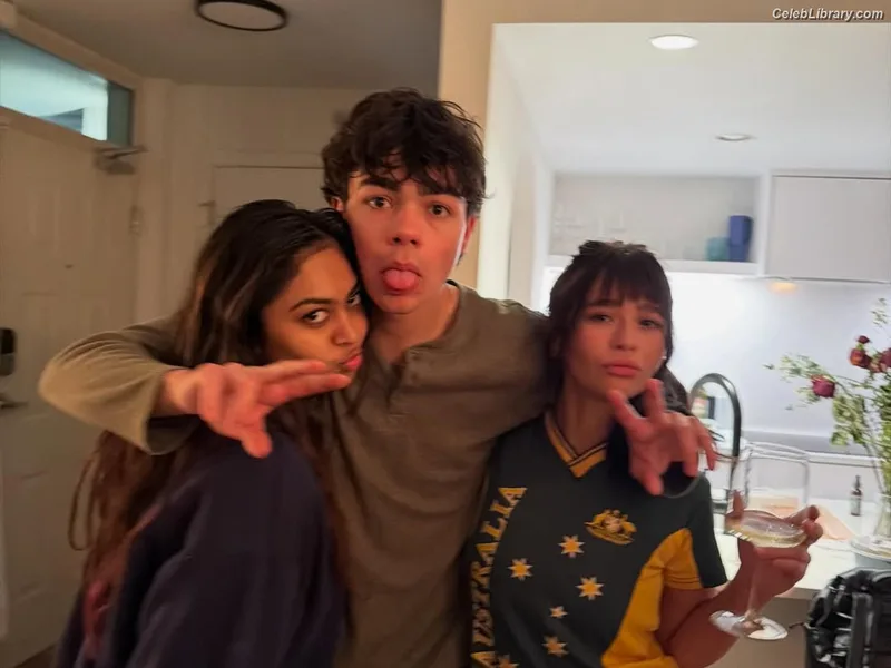 Malina Weissman photo 13 of 498