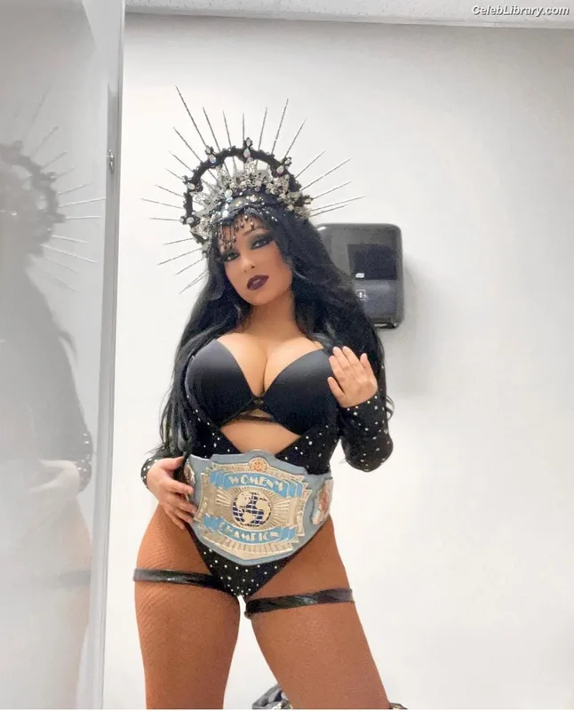 Mandy Leon photo 9 of 82