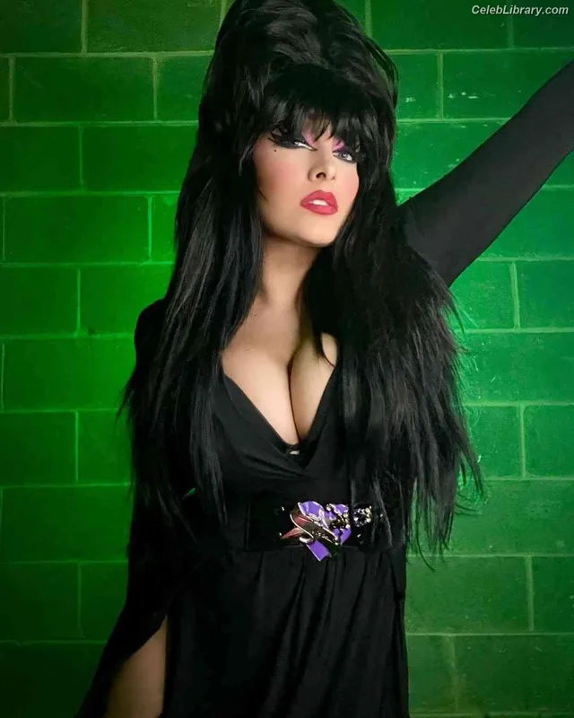 Mandy Leon photo 16 of 82