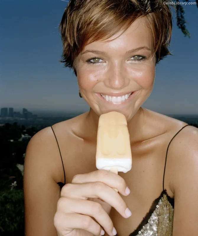 Mandy Moore photo 11 of 234