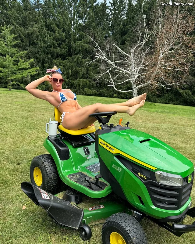 Mandy Sacs photo 18 of 2632