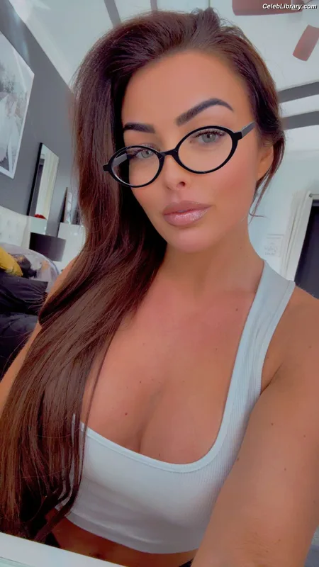 Mandy Sacs photo 4 of 2632