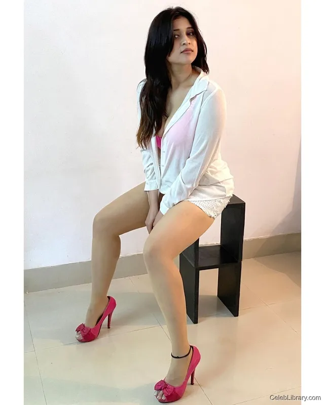 Mannara Chopra photo 8 of 48