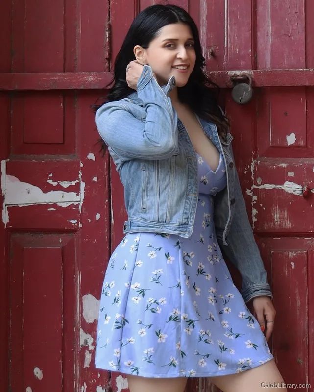 Mannara Chopra photo 2 of 48