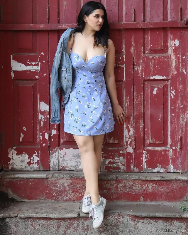 Mannara Chopra photo 3 of 48