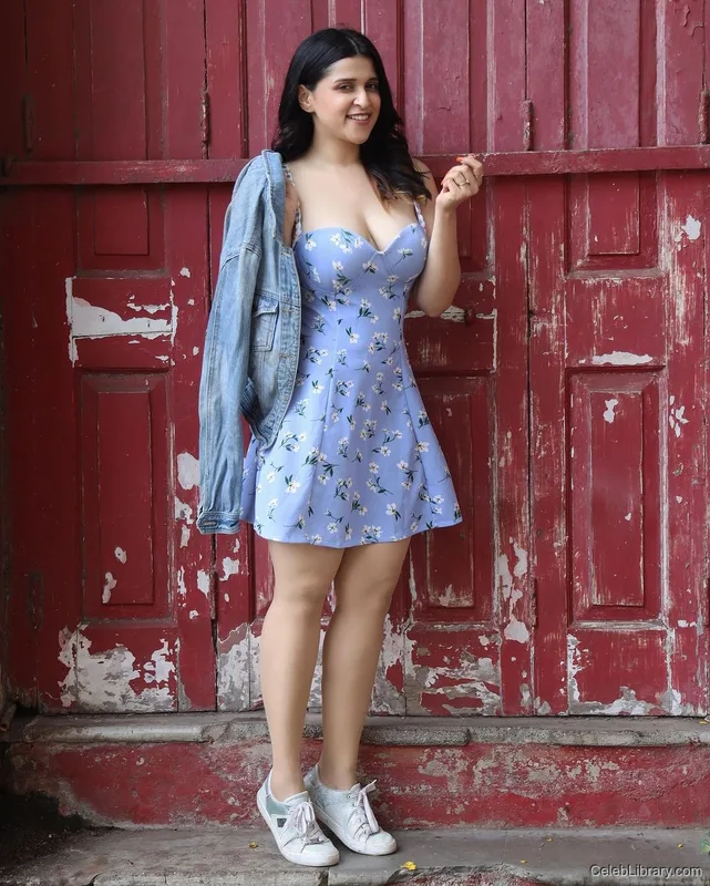 Mannara Chopra photo 4 of 48