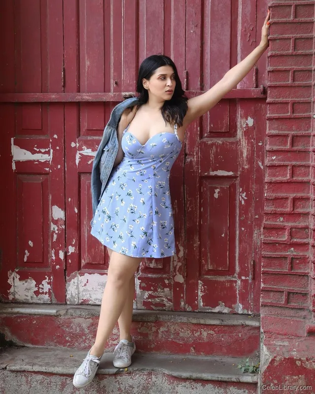 Mannara Chopra photo 6 of 48