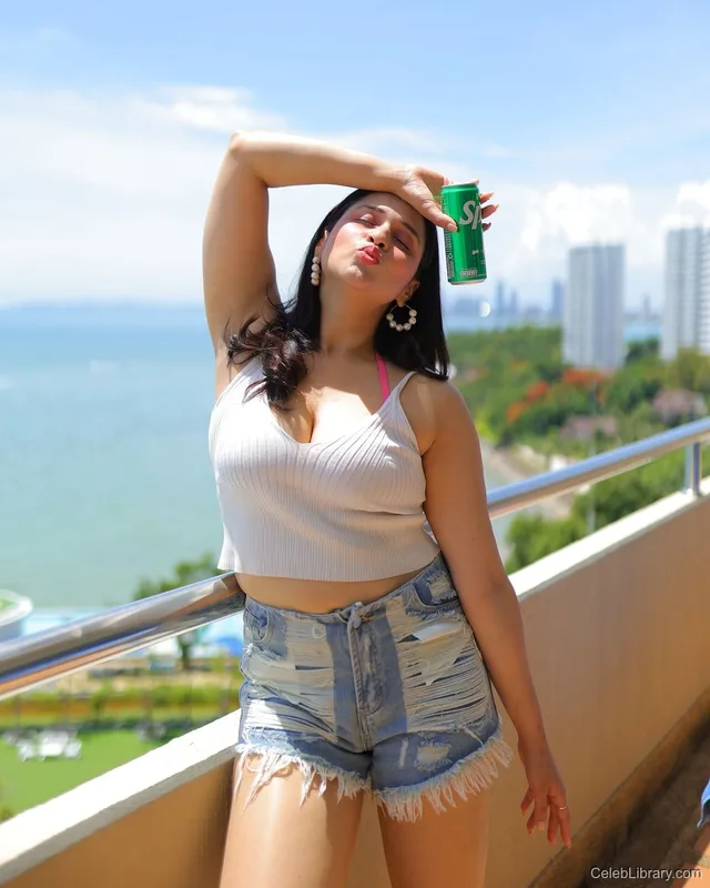 Mannara Chopra photo 9 of 48