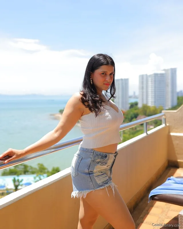 Mannara Chopra photo 12 of 48