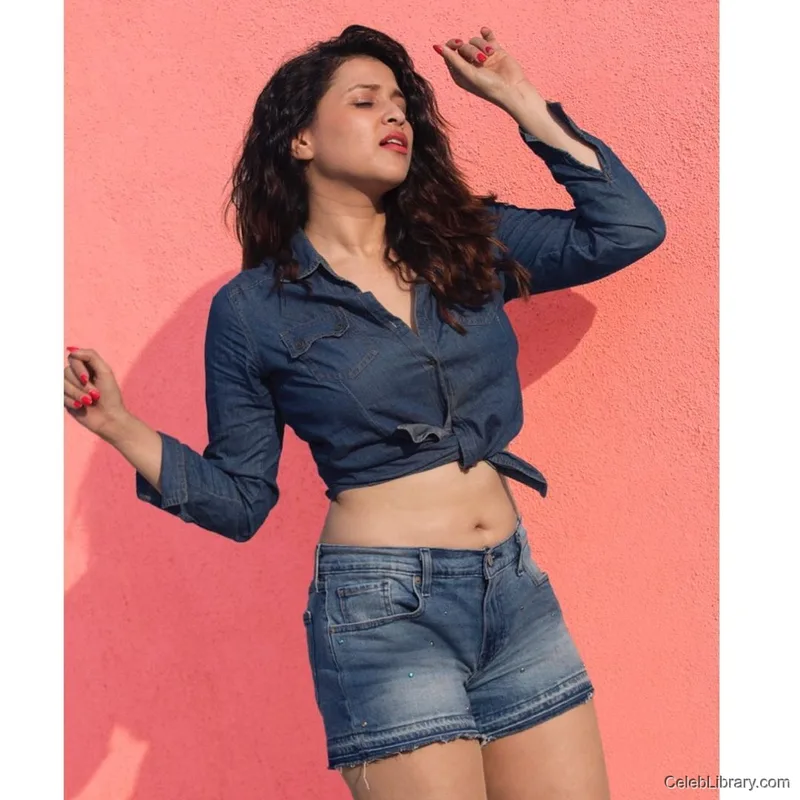 Mannara Chopra photo 20 of 48