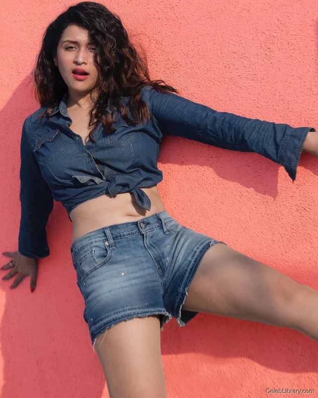 Mannara Chopra photo 21 of 48