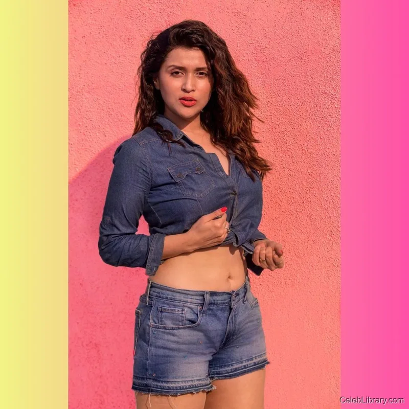 Mannara Chopra photo 22 of 48