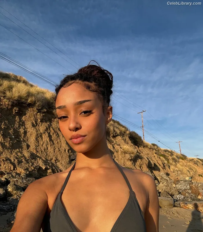 Manon Bannerman (Katseye) photo 10 of 342