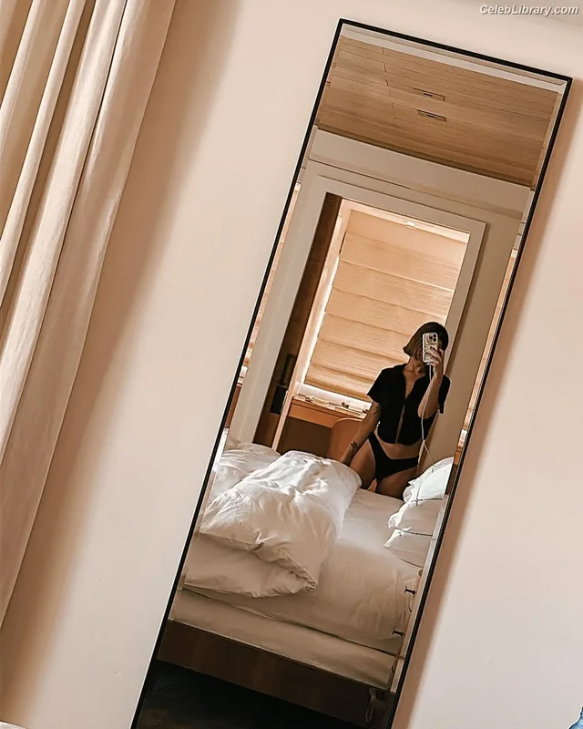 Maren Morris photo 2 of 81