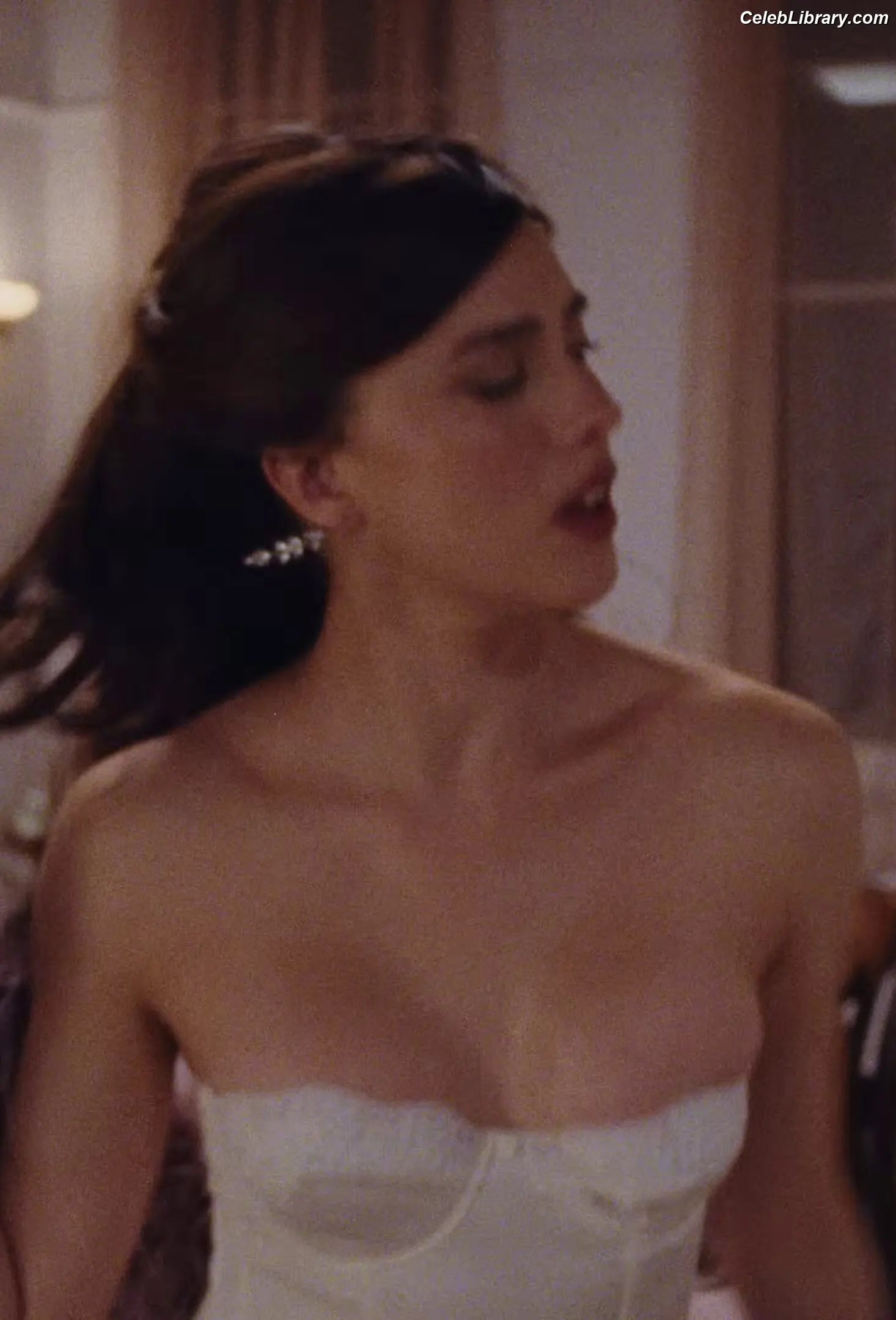 Margaret Qualley photo 10 of 1304