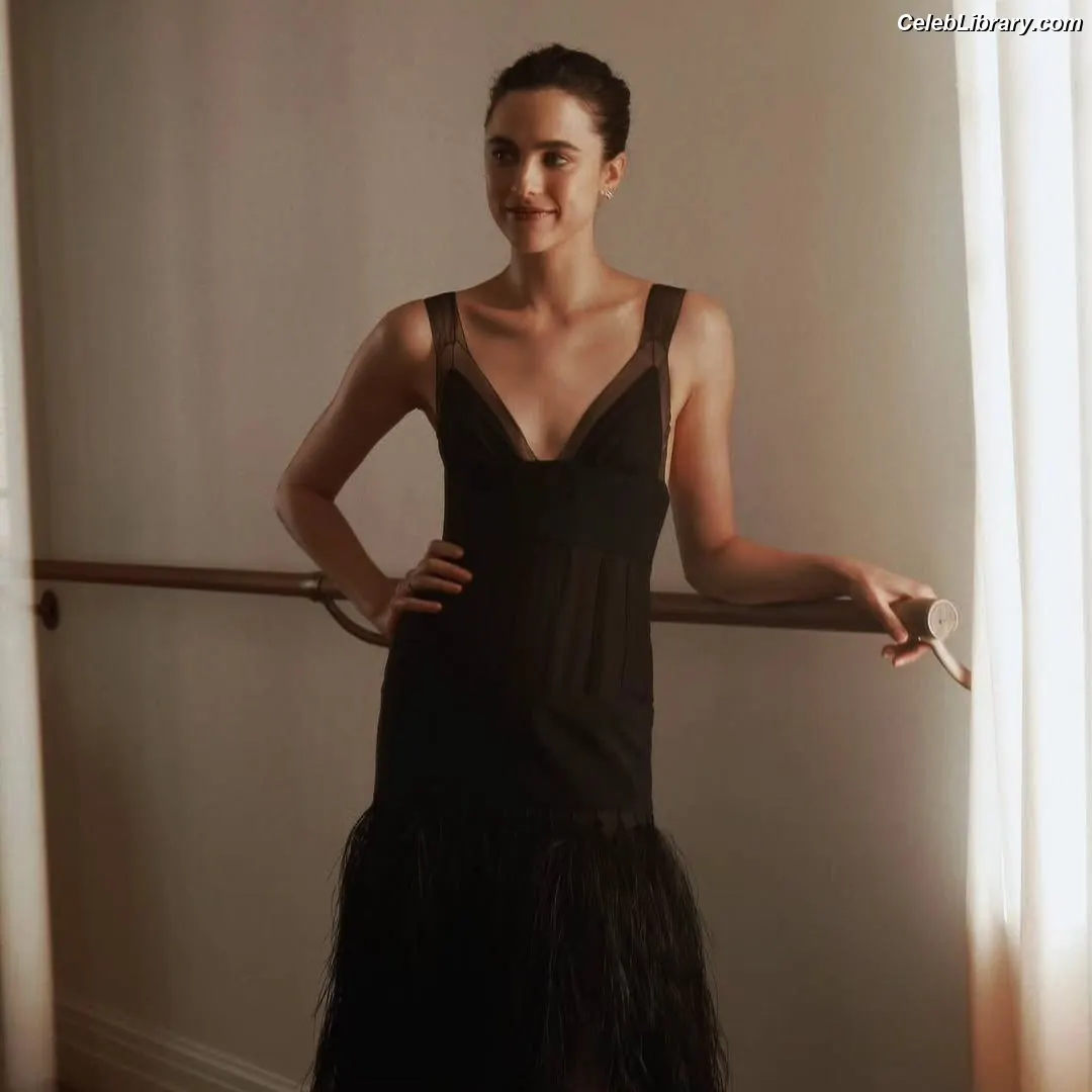 Margaret Qualley photo 2 of 1304