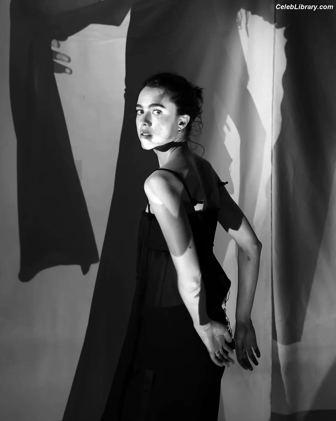 Margaret Qualley photo 5 of 1304