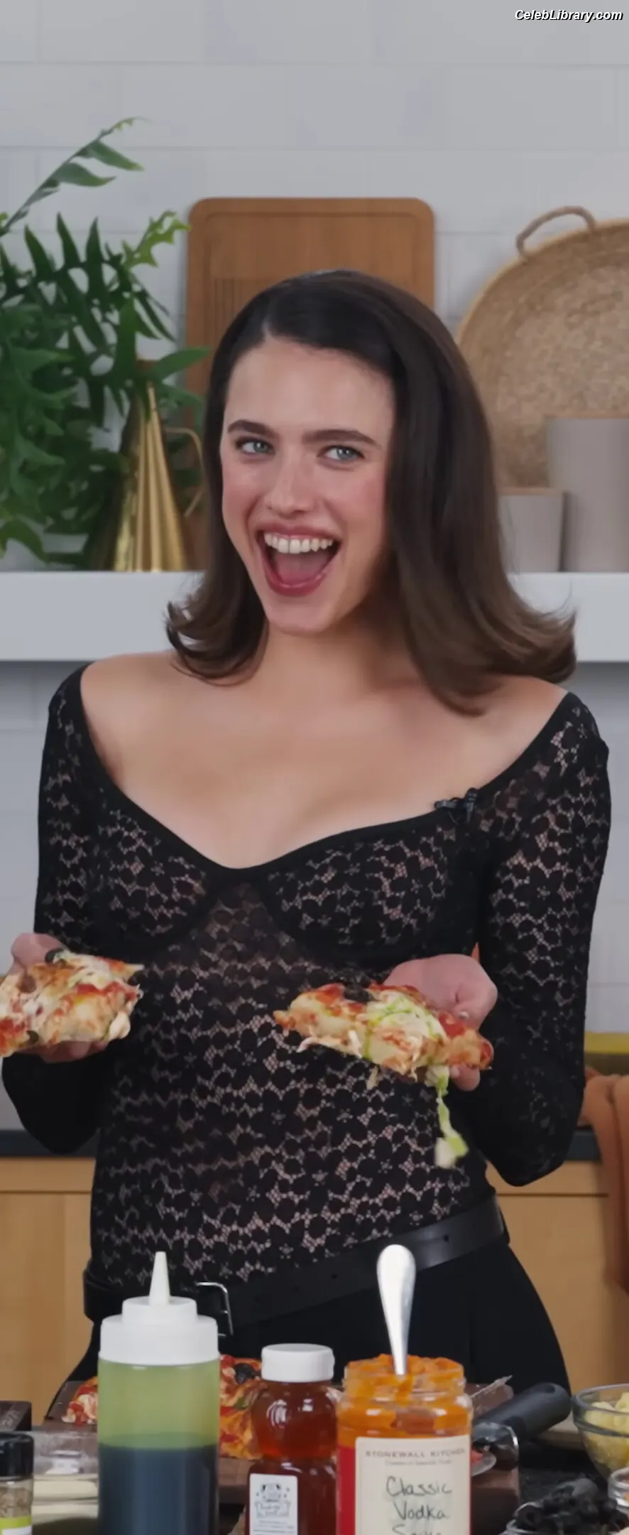 Margaret Qualley photo 7 of 1304