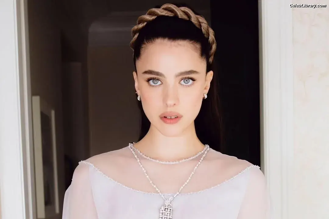 Margaret Qualley photo 12 of 1304