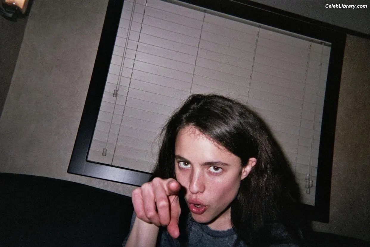 Margaret Qualley photo 20 of 1304