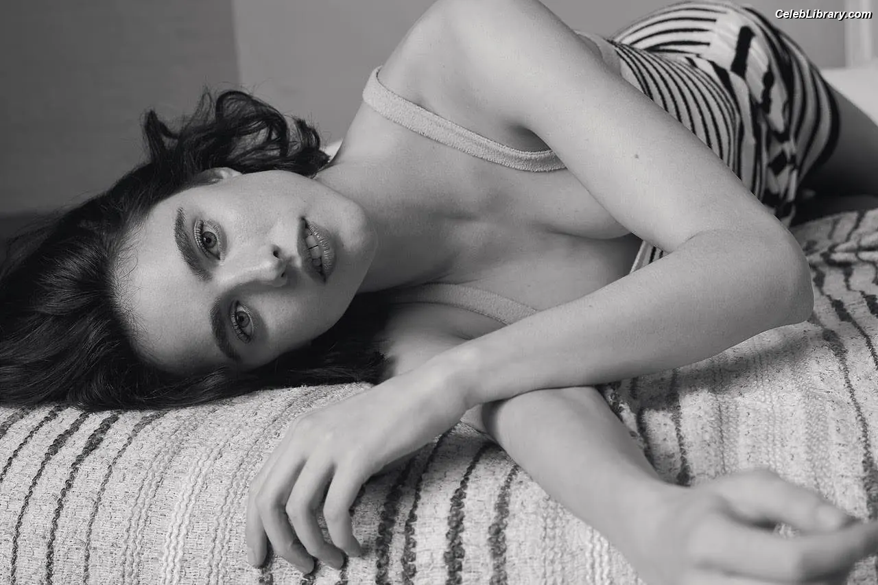 Margaret Qualley photo 23 of 1304