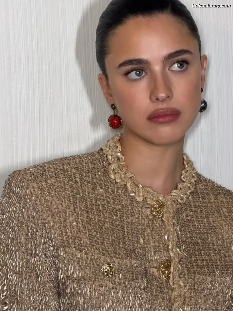 Margaret Qualley photo 16 of 1304