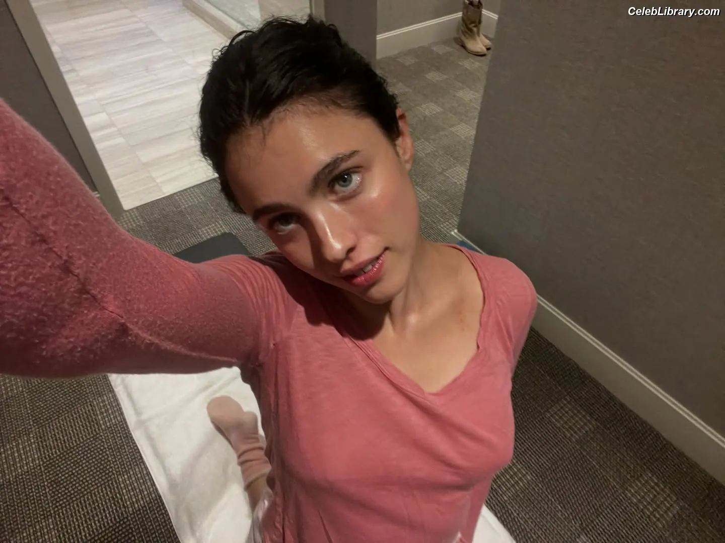 Margaret Qualley photo 17 of 1304