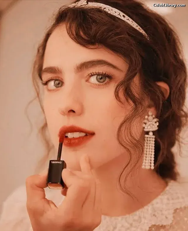 Margaret Qualley photo 5 of 1304