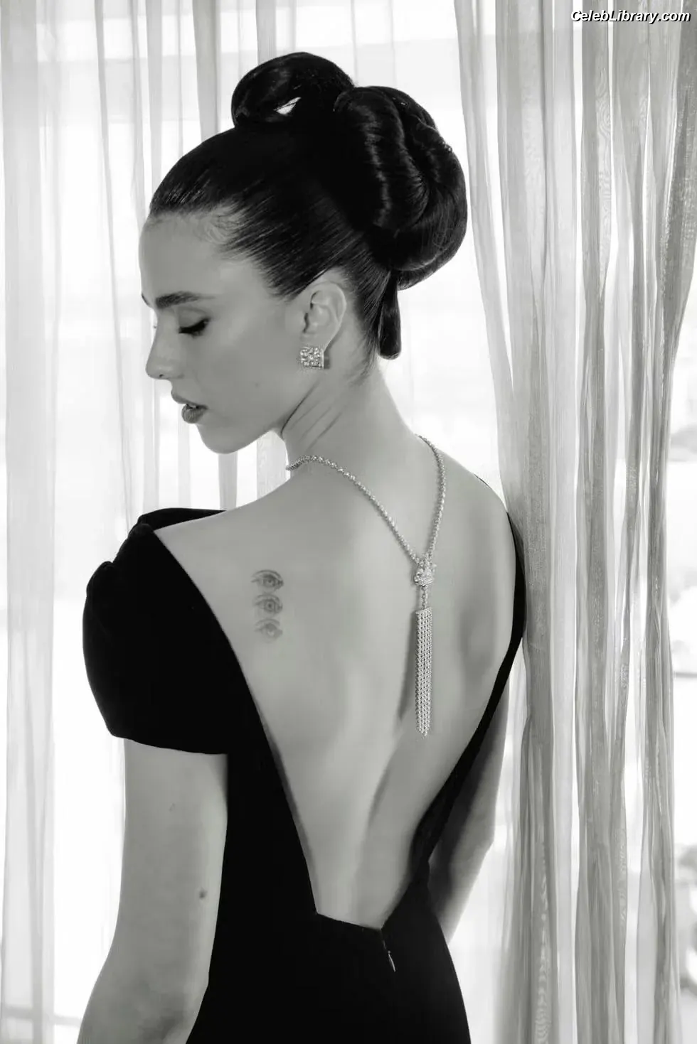 Margaret Qualley photo 20 of 1304