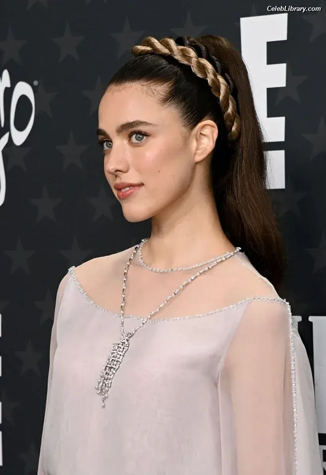 Margaret Qualley photo 21 of 1304