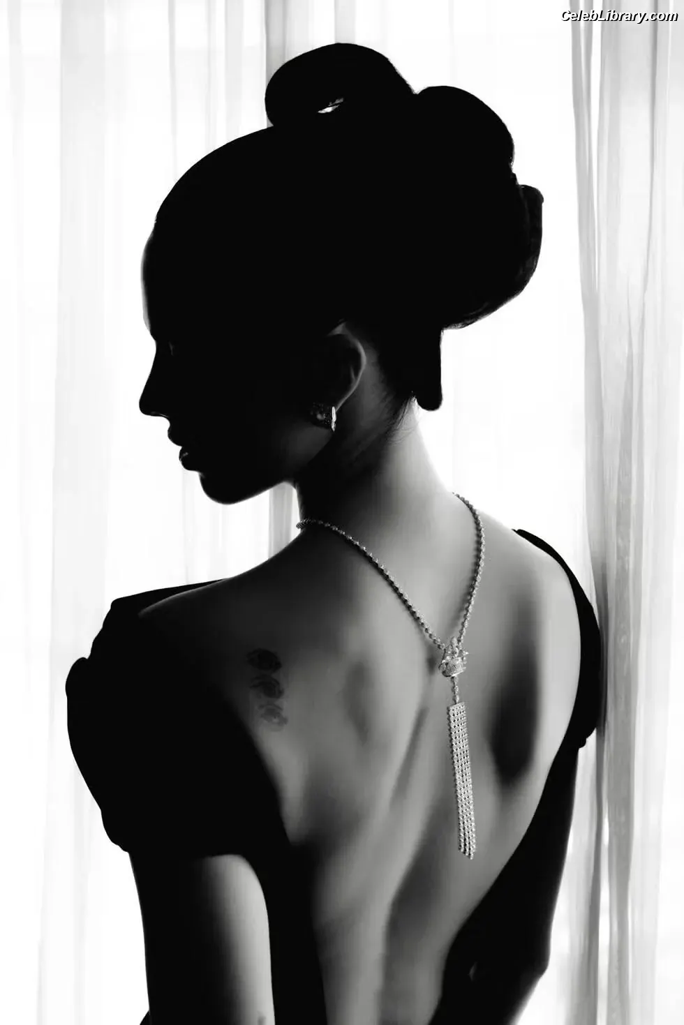 Margaret Qualley photo 7 of 1304
