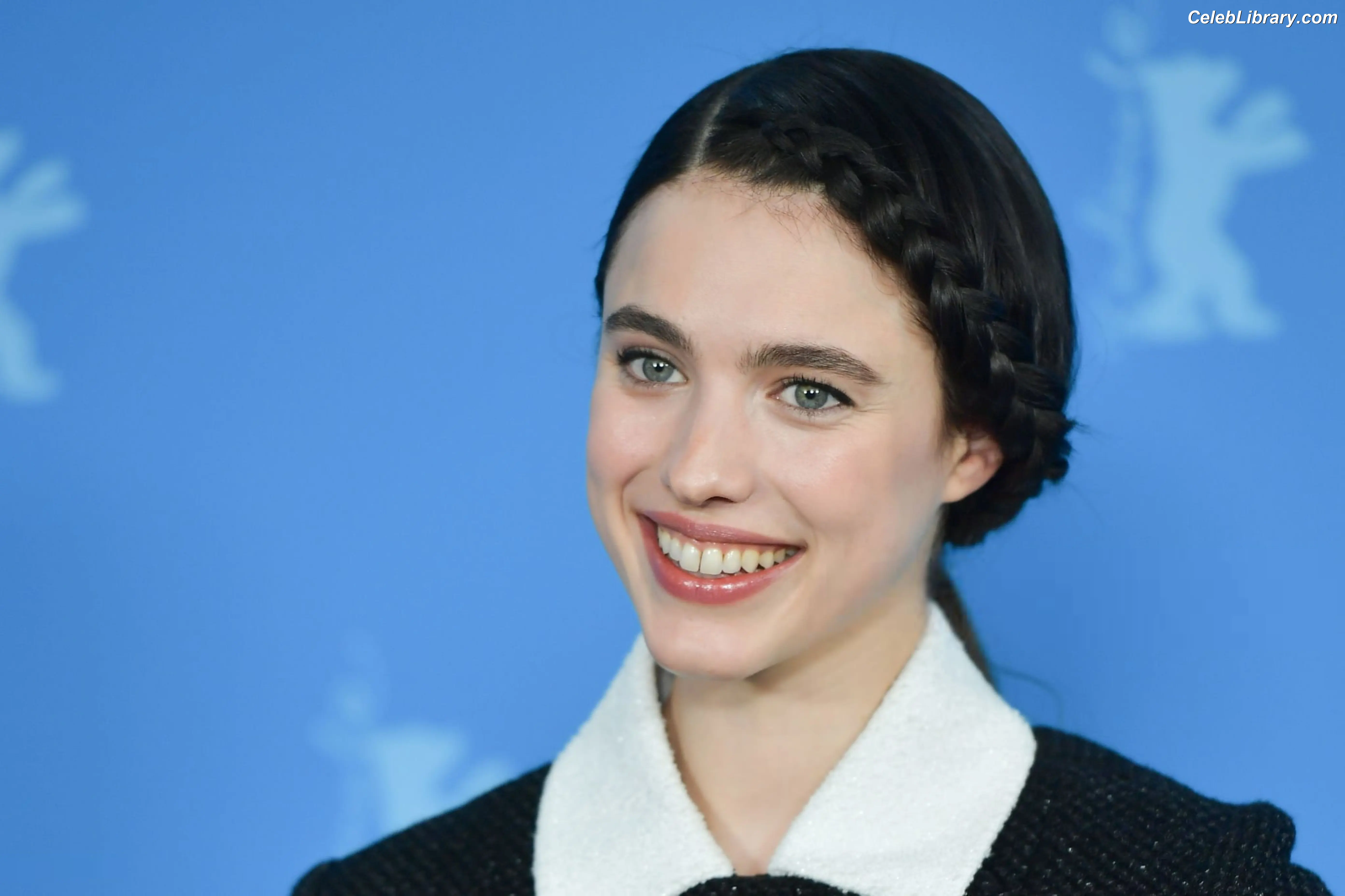 Margaret Qualley photo 8 of 1304