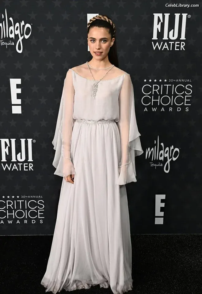Margaret Qualley photo 10 of 1304