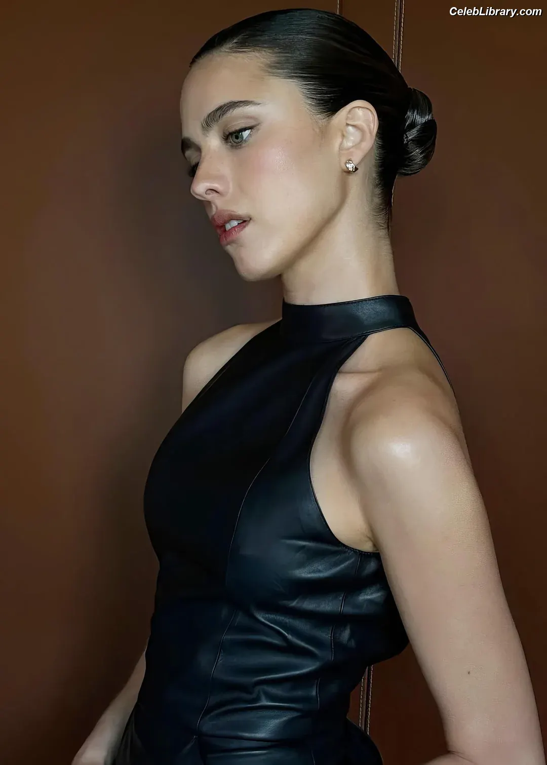 Margaret Qualley photo 14 of 1304