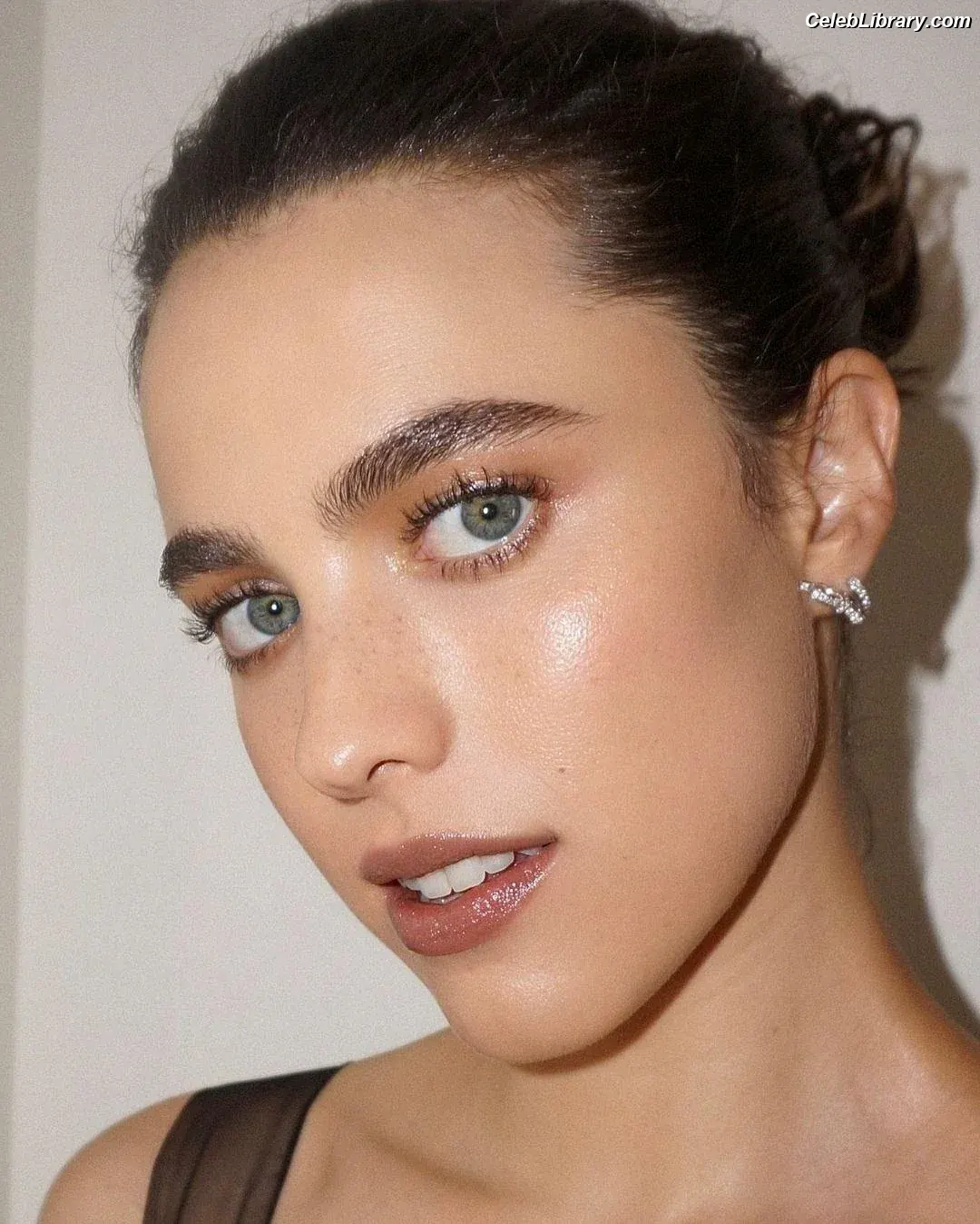 Margaret Qualley photo 15 of 1304