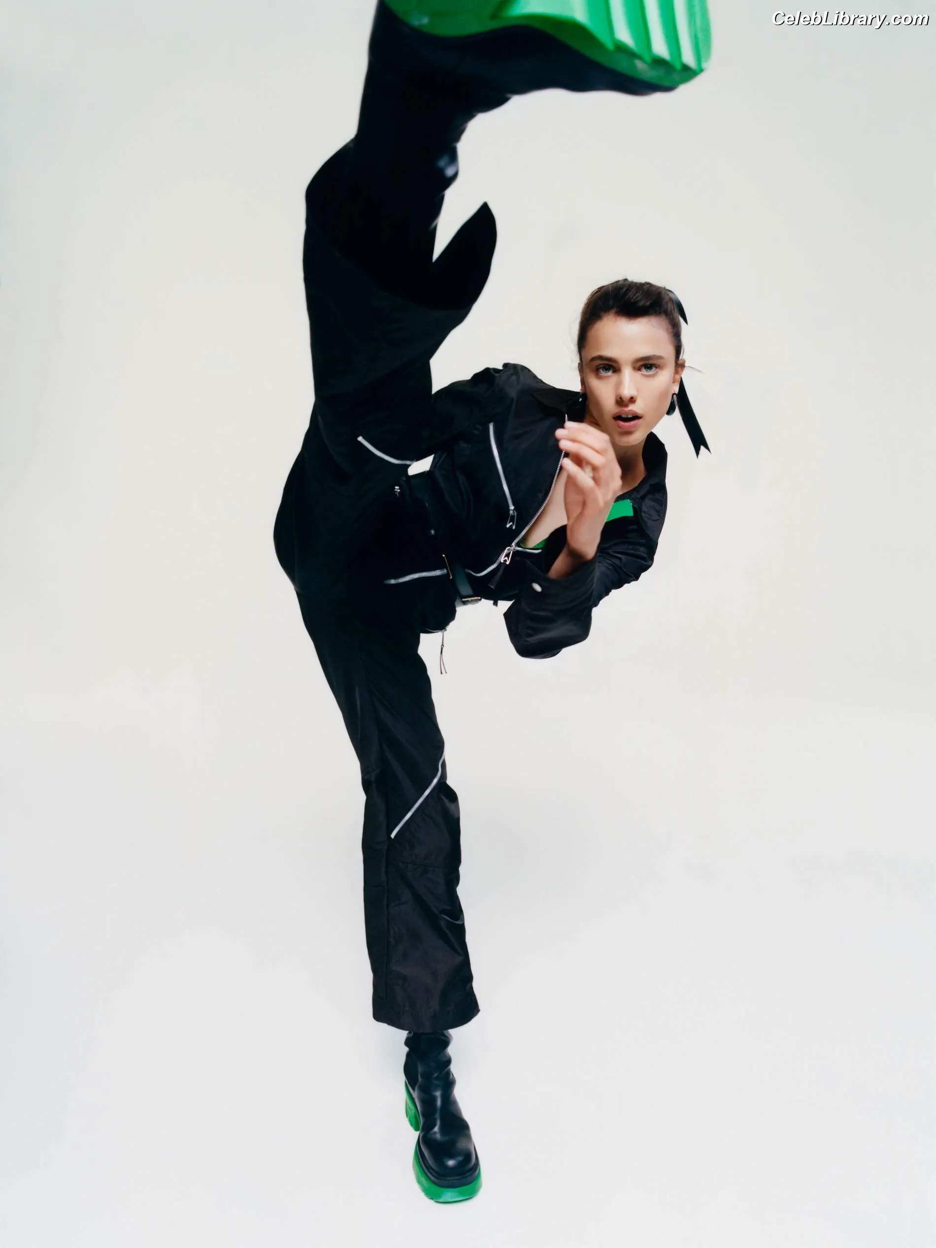 Margaret Qualley photo 17 of 1304