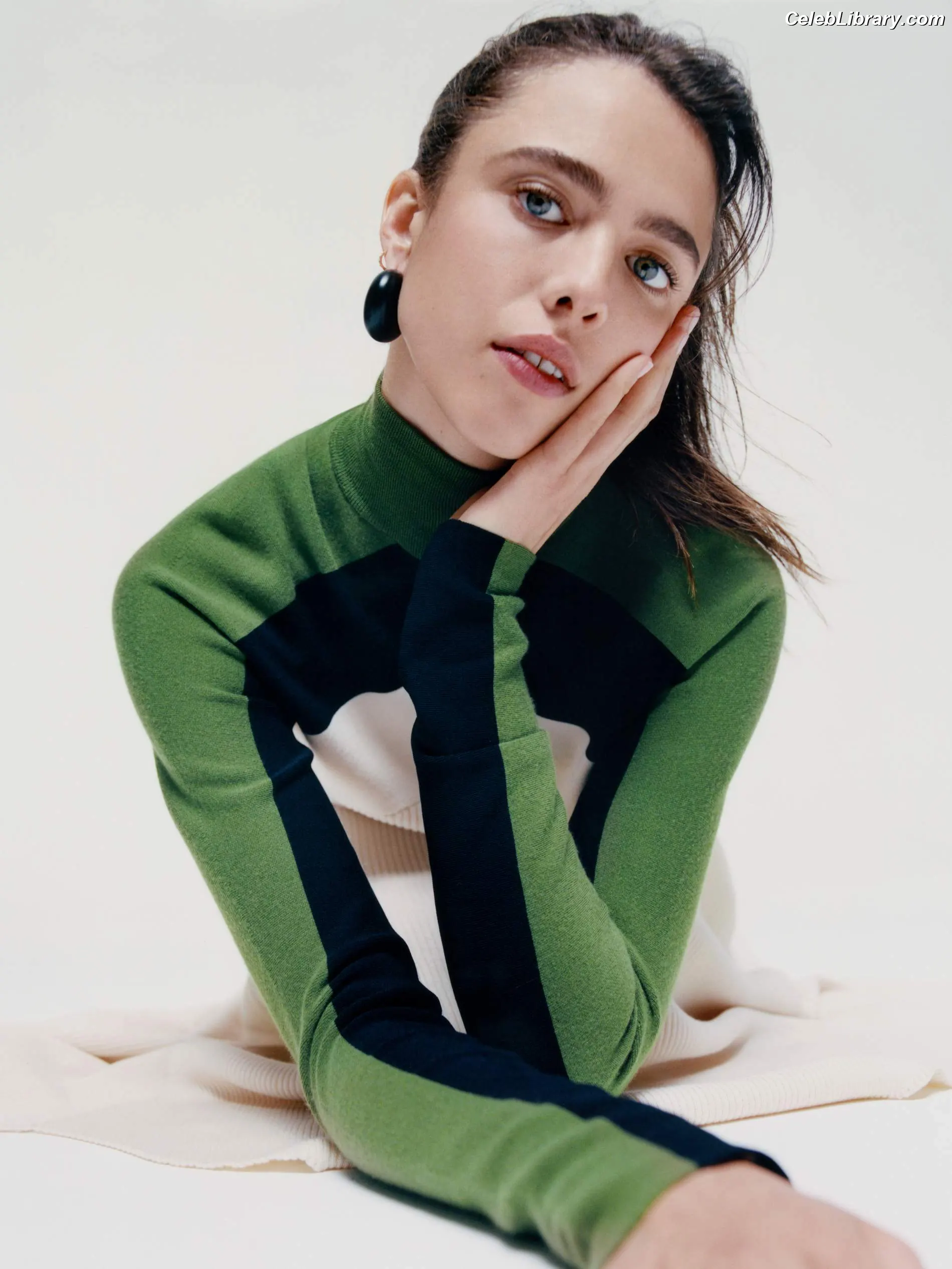 Margaret Qualley photo 21 of 1304