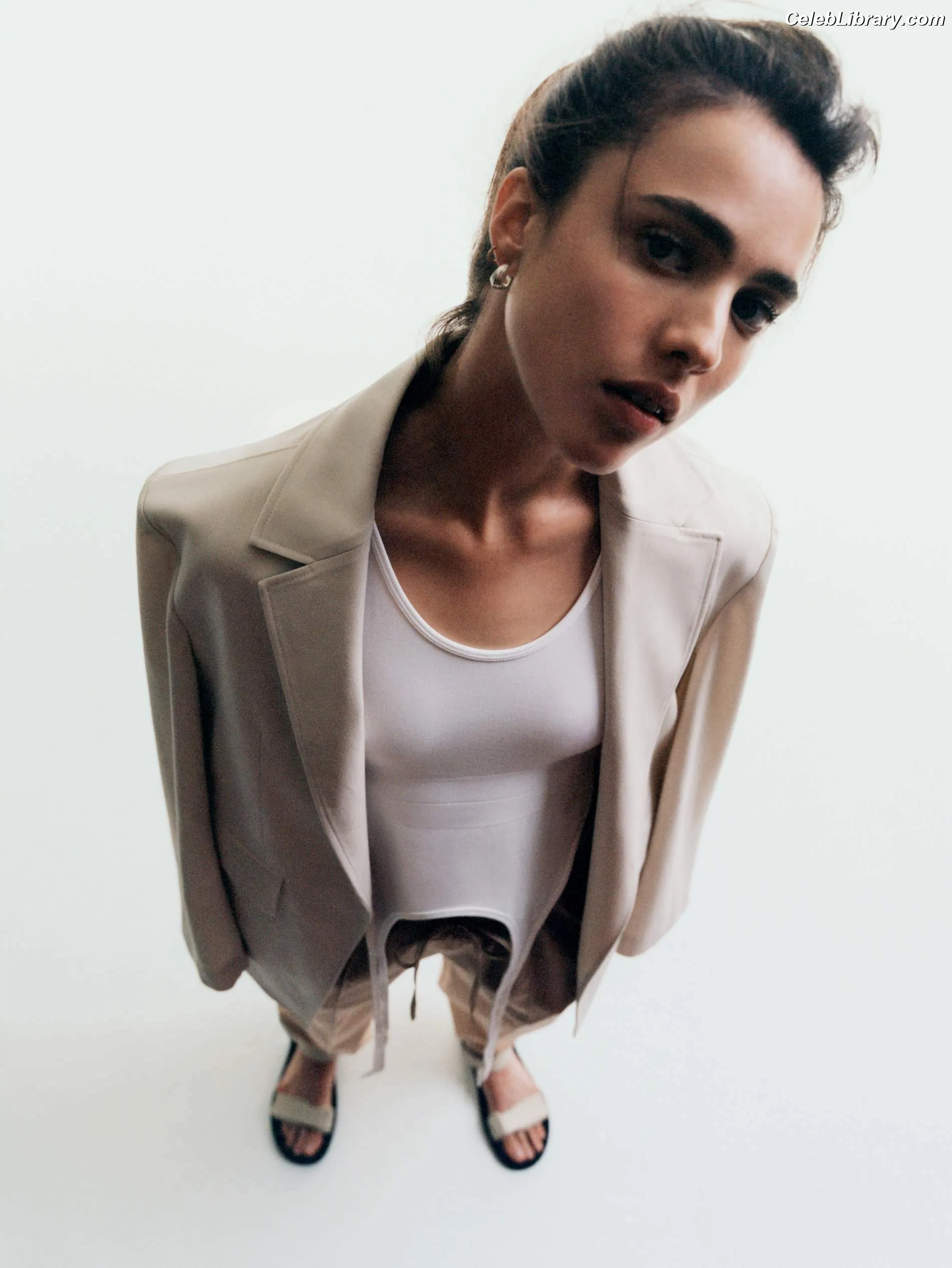 Margaret Qualley photo 24 of 1304