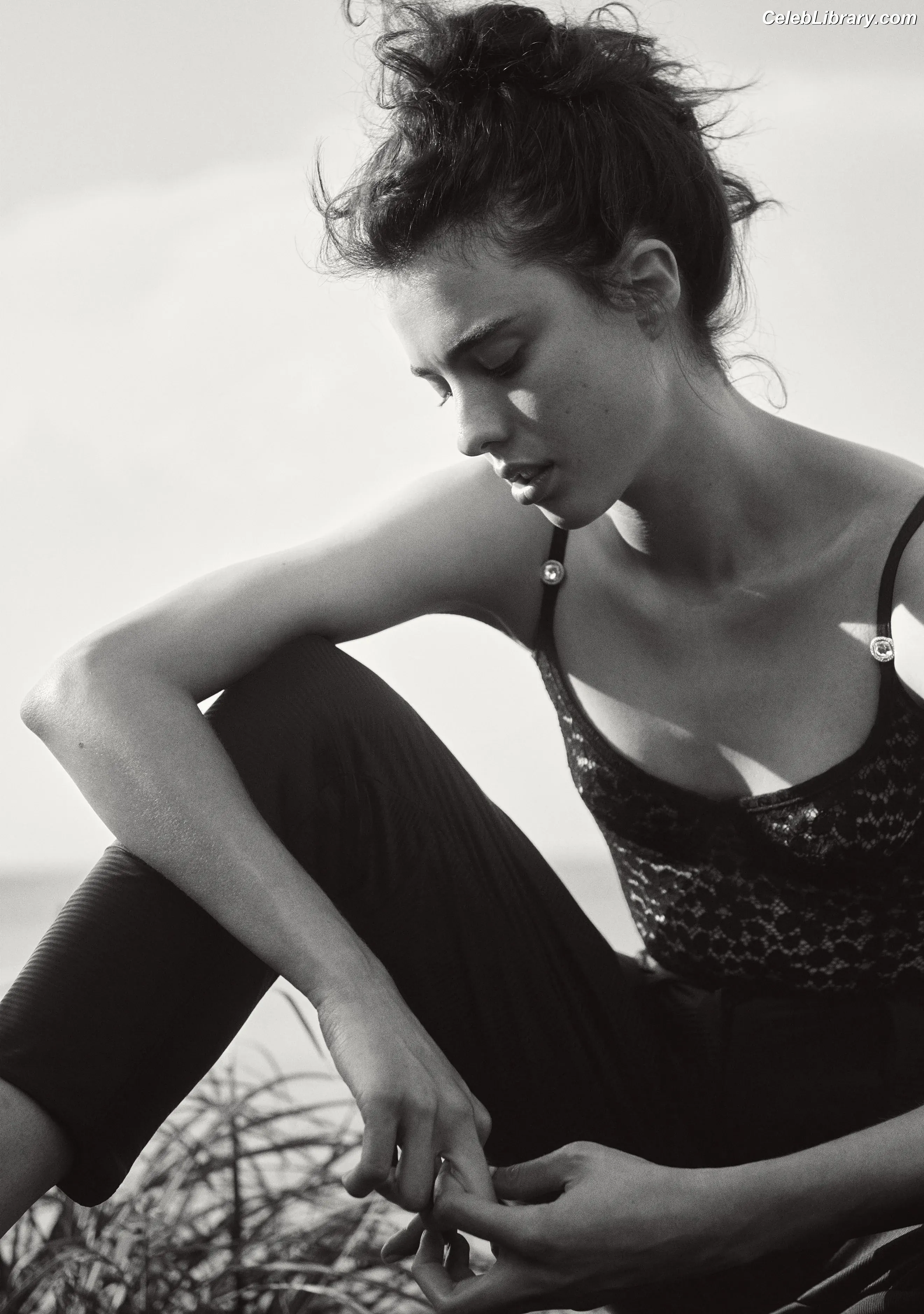 Margaret Qualley photo 9 of 1304