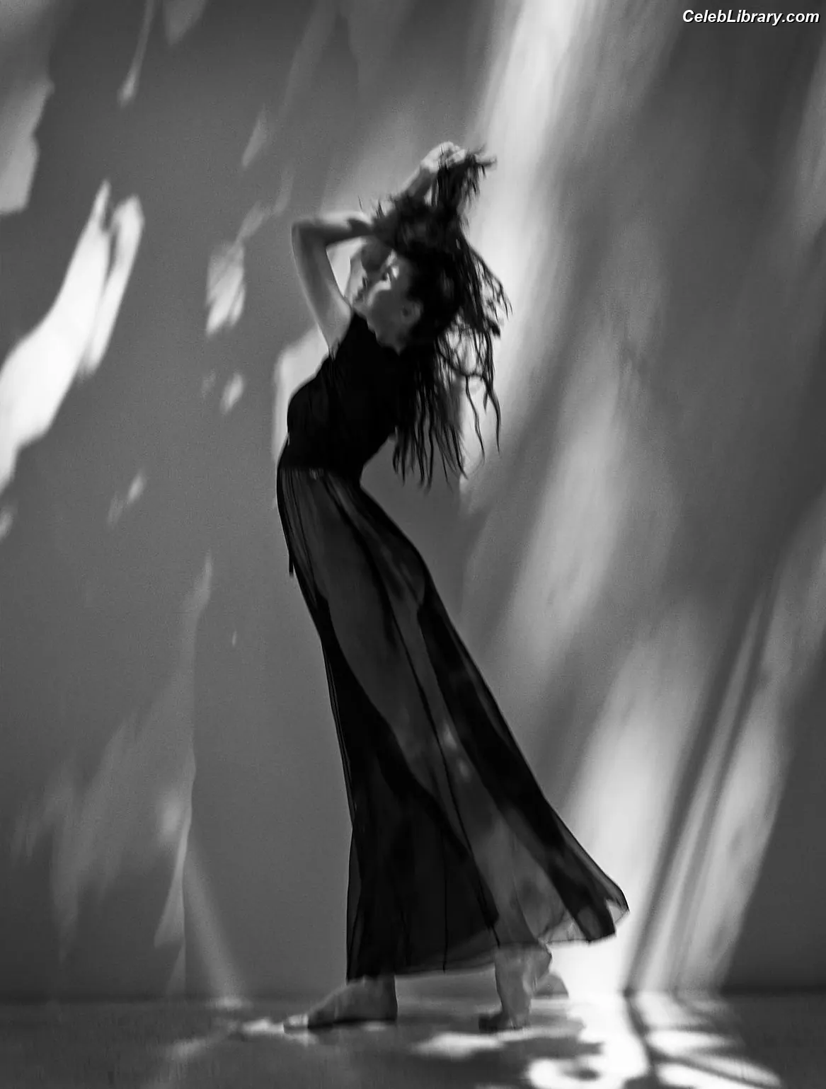 Margaret Qualley photo 18 of 1304