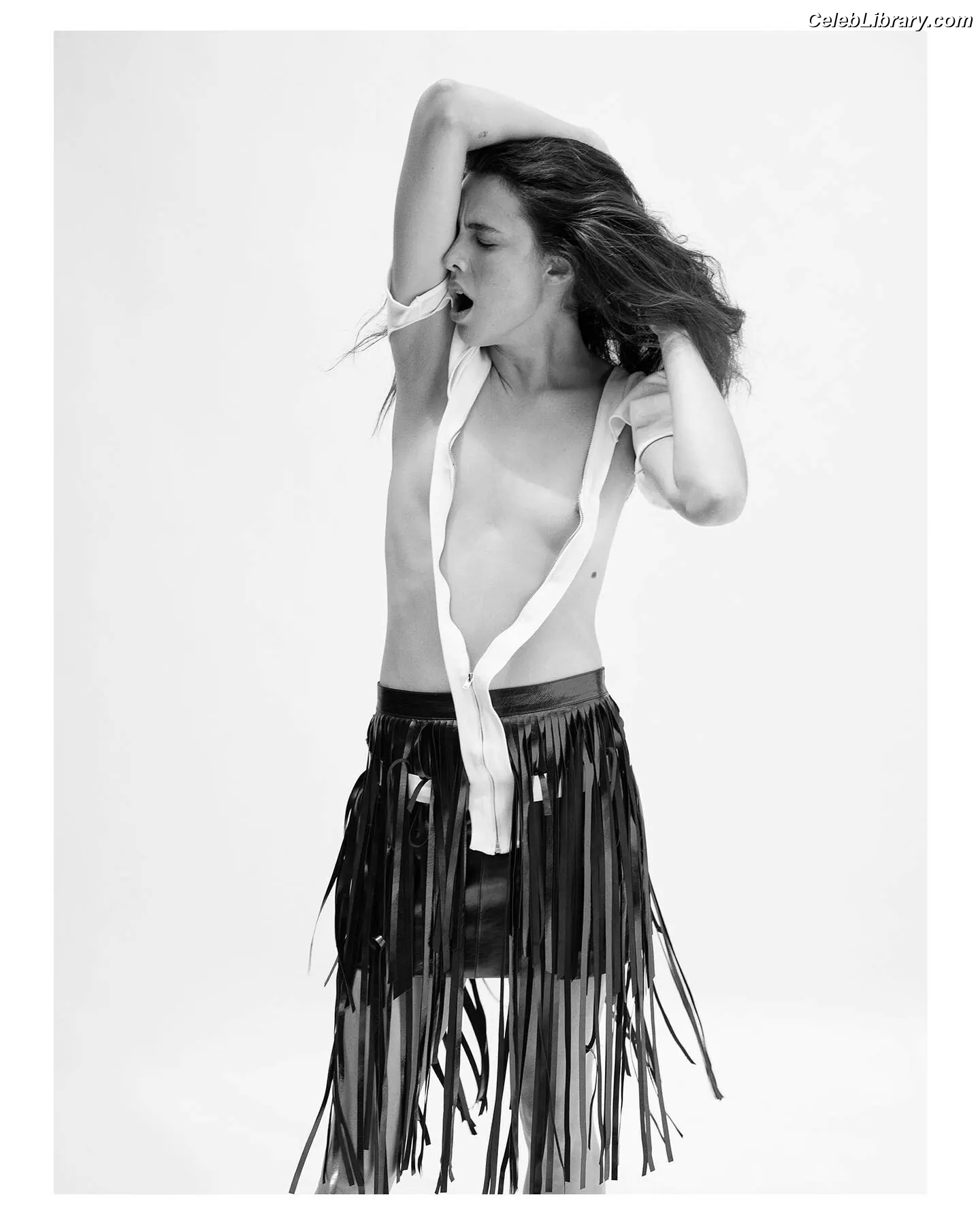 Margaret Qualley photo 9 of 1304