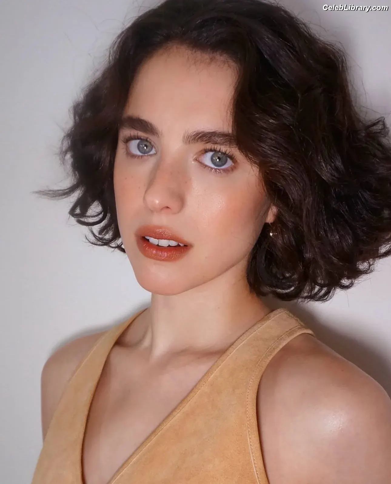 Margaret Qualley photo 10 of 1304