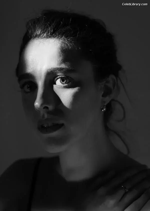 Margaret Qualley photo 16 of 1304